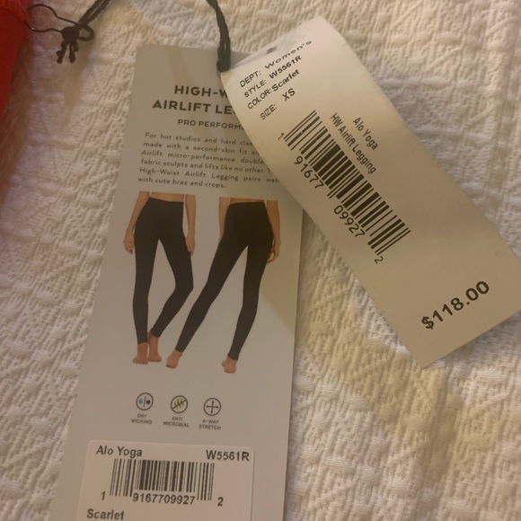 Alo High-Waist Airlift Legging in Scarlet - Picture 8 of 8